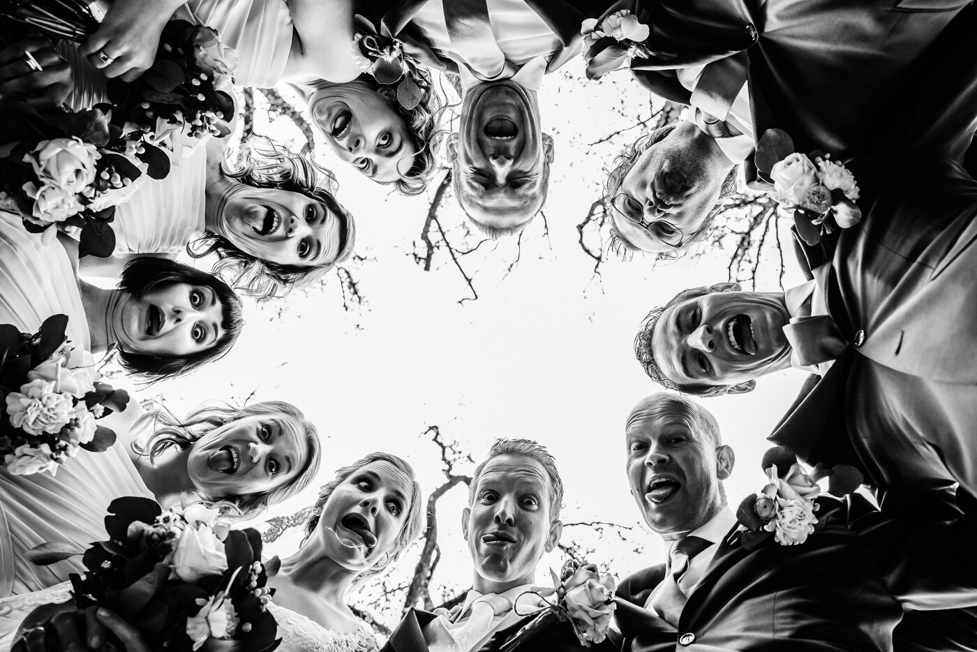 Oh I love this picture! <br />
I've made this picture on a Dutch wedding with a Canadian touch. 4 bridesmaids, 4 groomsmen. We had so much fun during the fotoshoot! It was a funny moment. 