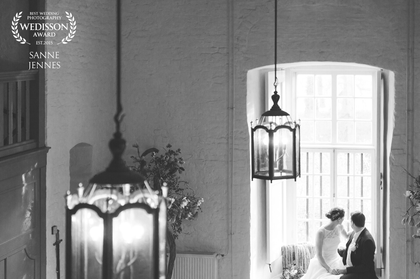 This December was my first Winter Wedding which took place at the most beautiful little castle in Ewijk, The Netherlands (Slot Doddendael). I met the couple one month before their wedding at the wedding location were we went through the details of their day. During this conversation we were sitting in this beautiful room and i instanly saw some oppurtunities for their wedding shoot. The day of their wedding was very relaxed and we even had a beautiful winter sun present. The exact words of the couple were: Lets get married in December so we don't have to worry about the weather.. they got the most beautiful winter day they could have hoped for! It was an amazing first winter wedding experience, loved it ! 