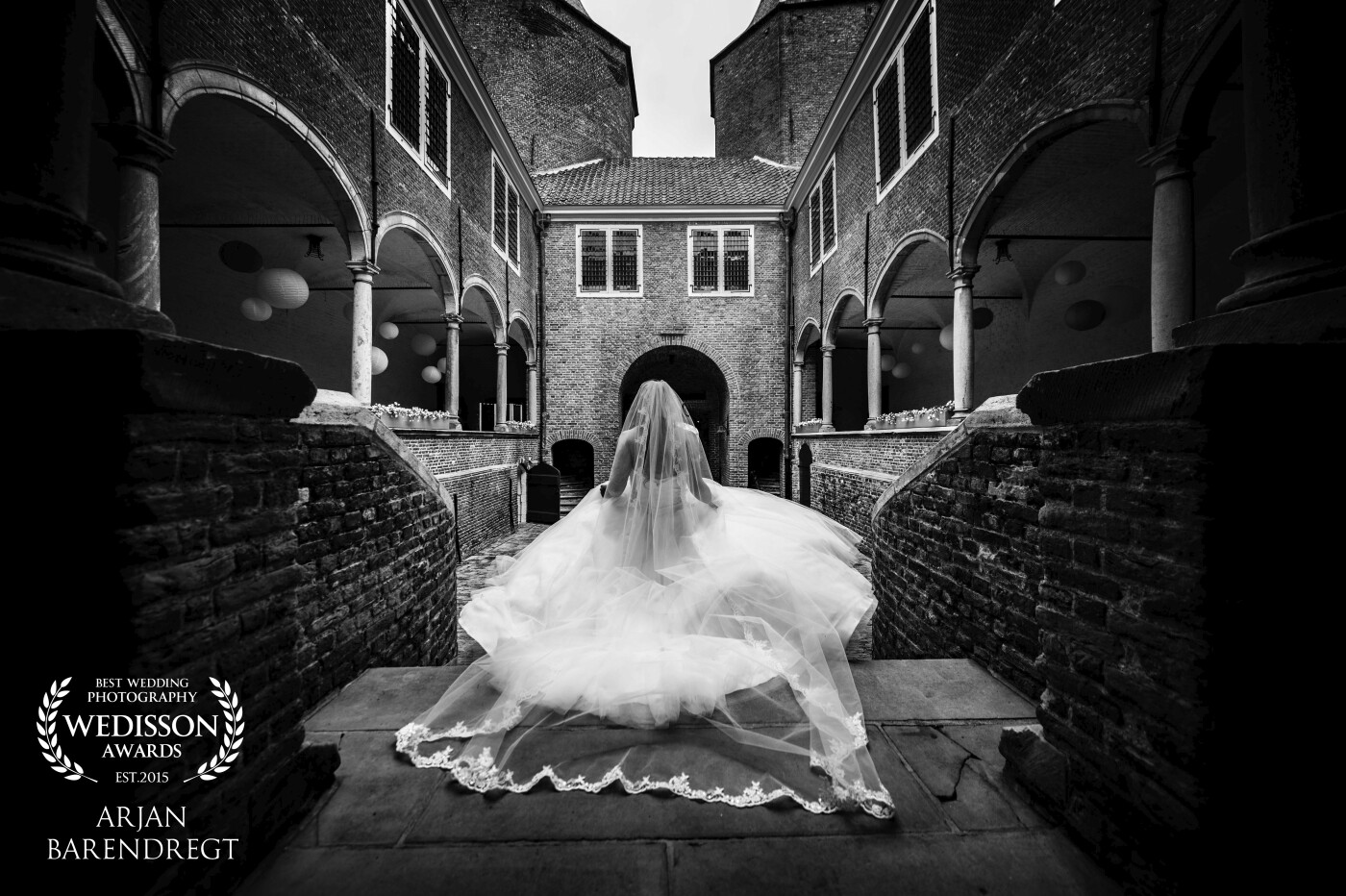 "Kasteel Dussen" was the beautiful wedding location for Joey and Aniek. This picture is made on the perfect time and on the perfect place. <br />
We just did the official wedding shoot and we all walked back to take some rest. When the bride entered the stairs to go down, her dress felled perfectly. There was no time for doing anything about the composition: shoot! 