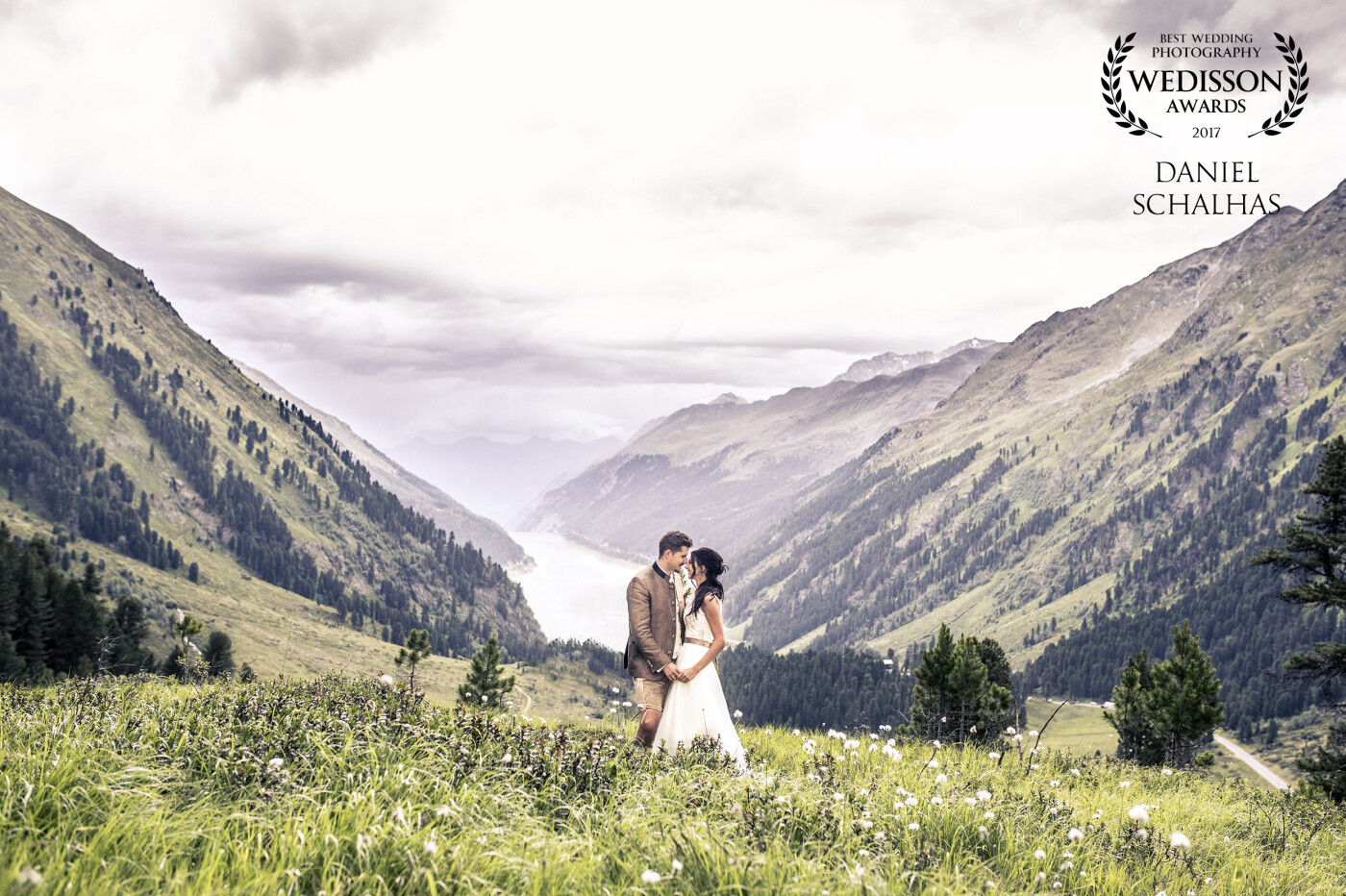 Who needs sunshine when you can have this mindblowing mountain scenery on a cloudy wedding in the Austrian alps? We had just about 20 minutes of shooting before it began to rain heavily - if you look closely you can see some raindrops.