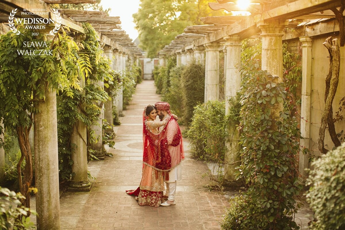 Humaa and Imran married in Manchester earlier this year. It was a spring wedding with the usual “English" weather.  After moving to London they decided to redo the shoot and chose the wonderful Pergola in Hampstead Heath as the location and this time they were so lucky with the weather. We managed to shoot during the beautiful golden hour and captured some wonderful images like this one.<br />
