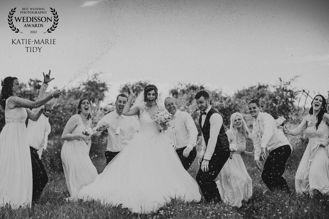 Stephanie and Pierre-Luc’s wedding was a romantic affair at a beautiful vineyard in Oka, Quebec. No detail was left unnoticed and guests enjoyed the self to the max with this fun bridal party. 