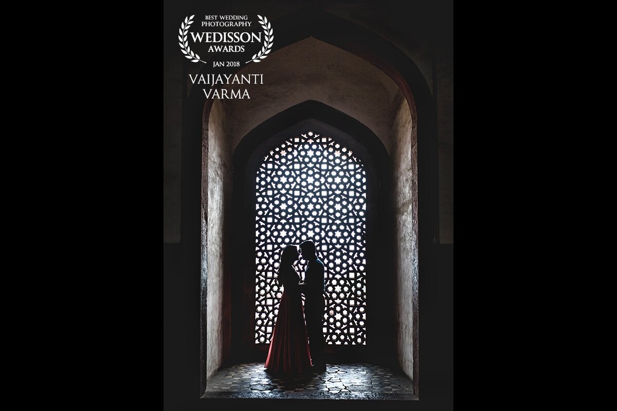 This is the final image taken during Ila & Prateek's engagement session, where I wanted to create a timeless moment that would also show the depth and strength I saw in the bond they shared. I was quite happy with this image being able to do both while also wonderfully encapsulating the energy of this gorgeous place, Humayuns Tomb in New Delhi.