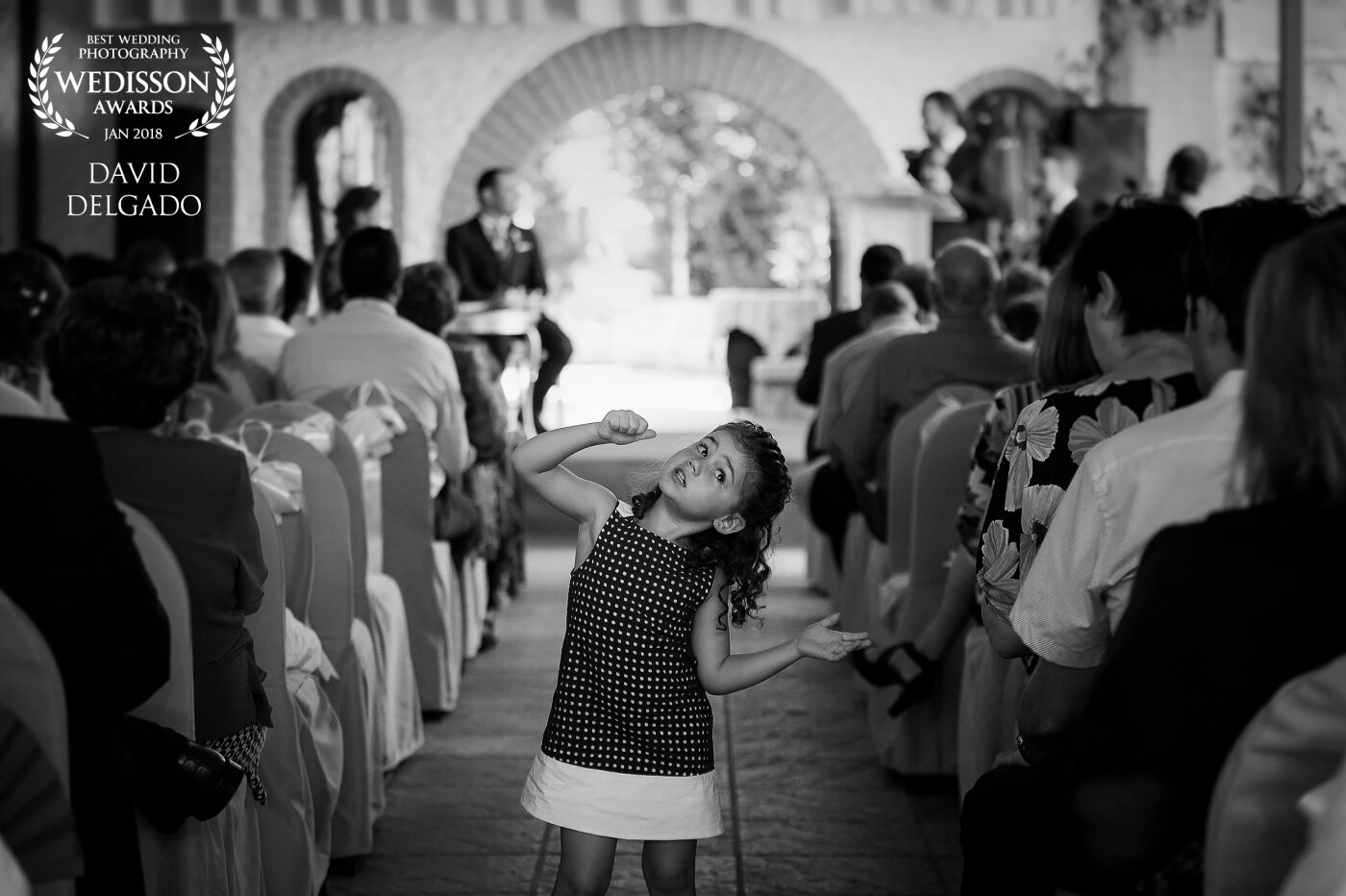 Infancia - We also love it when children are the protagonists at weddings. She is the daughter of an intimate friend of the bride and since she is an infant, she did not care much about the ceremony that was being held, because she lives her childhood. The celebration was in a famed land in the city of Lleida (Spain).