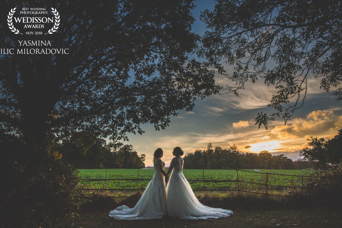 Just before I left Kellie and Stacey, I saw this stunning setting. I asked them to take a walk toward the field and here, they stopped... it was a beautiful moment.