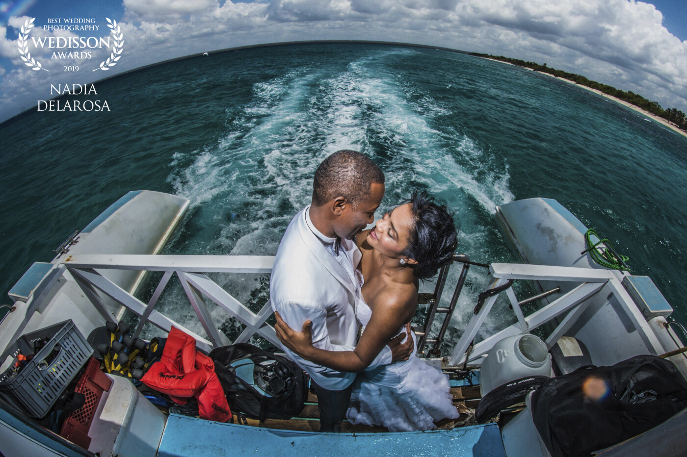 This image was quite a journey, the heat was about 30 degrees Celsius and we embarked on a trip to La Isla Catalina, which is located east of the Dominican Republic. The Bride and the groom were in the best attitude so that we could achieve the best images that day. Do not impede the amount of people who were on the boat, they were willing to do everything for their best love story.<br />
Today they always remember that magic day in their lives that was narrated in the best way by us The Dreams Storytelling.