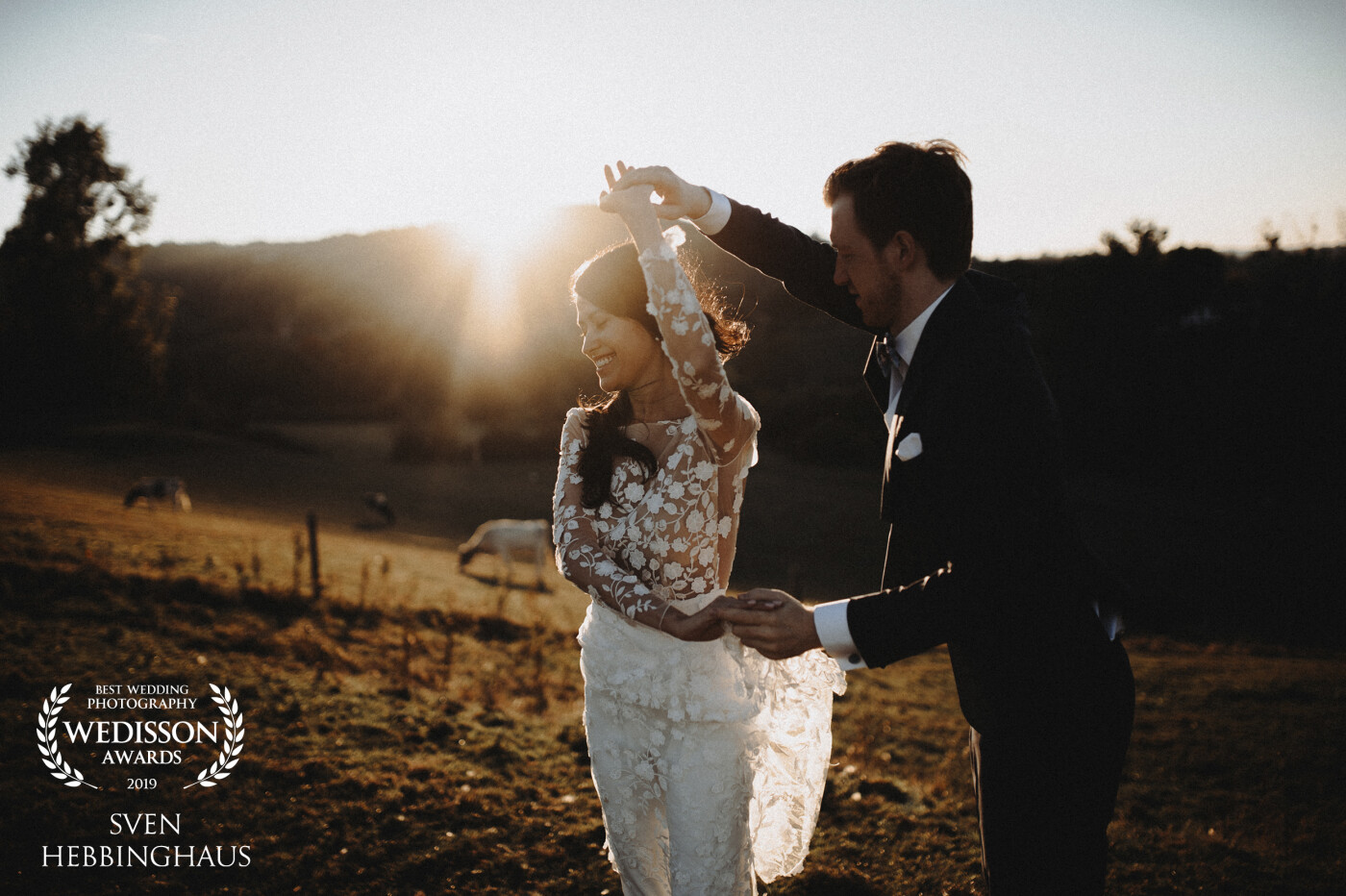 This moment was just beautiful. Johannes and Elisa danced their wedding dance in the sunset. The time seemed to stand still and Elisa closed her eyes to enjoy this big moment.