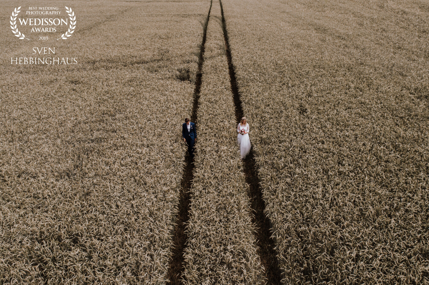 A beautiful walk in the field while the drone took a big picture. I like the point of view and the lines in the field. Mother earth is so nice.
