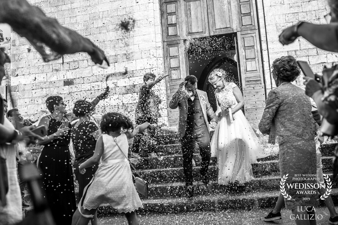 This picture was taken in the wedding of Giulia e Massimo in Tuscany, Italy.  It was a special wedding. They have found rice for all the day long. :)