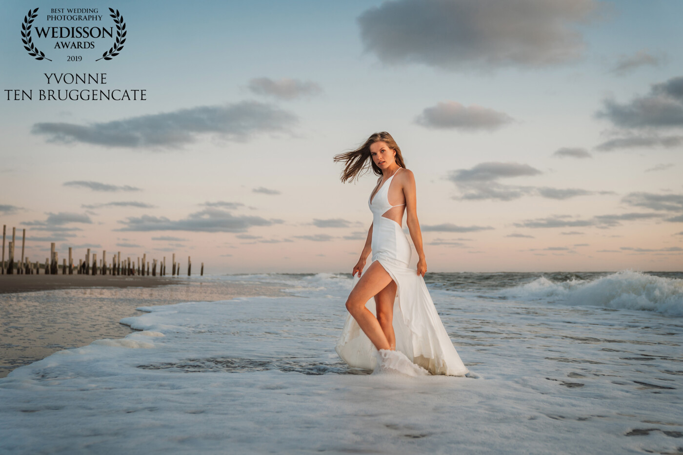 This afterweddingshoot was in Petten where you can the beautiful background. This lady was so cool and having so much fun in front of my camera