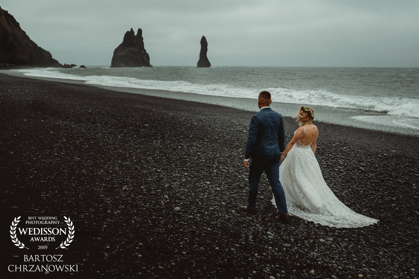 Agnieszka and Karol's dream was a session in Iceland. I was very happy about this fact because it is a beautiful country with a fantastic landscape. The weather changed from minute to minute and, fortunately, we had a good weather window to take this photo.<br />
