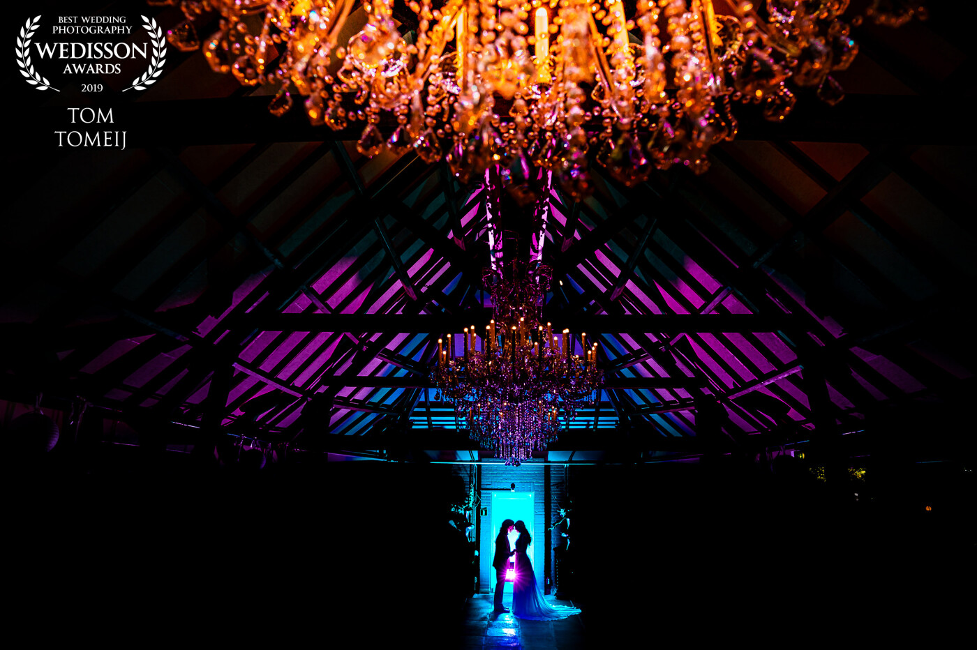 These were the colors of the wedding theme. So I wanted to give them this photo to make them extra happy with the reportage. I climbed on a chair and shot it with a 17-28mm side angle lens. "Chandeliers are marvels of drop-dead showiness, the jewelry of architecture"<br />
Peter York