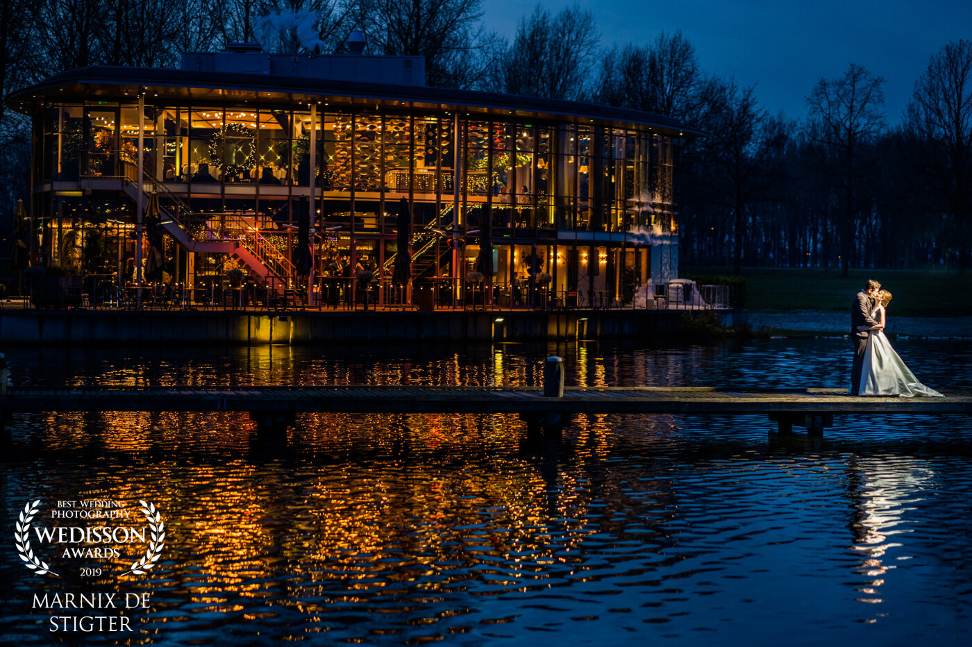 This winter wedding was set at The Boathouse venue which has beautiful lighting. Waiting for the twilight, this created the perfect backdrop for a romantic shot, just before dinner :)