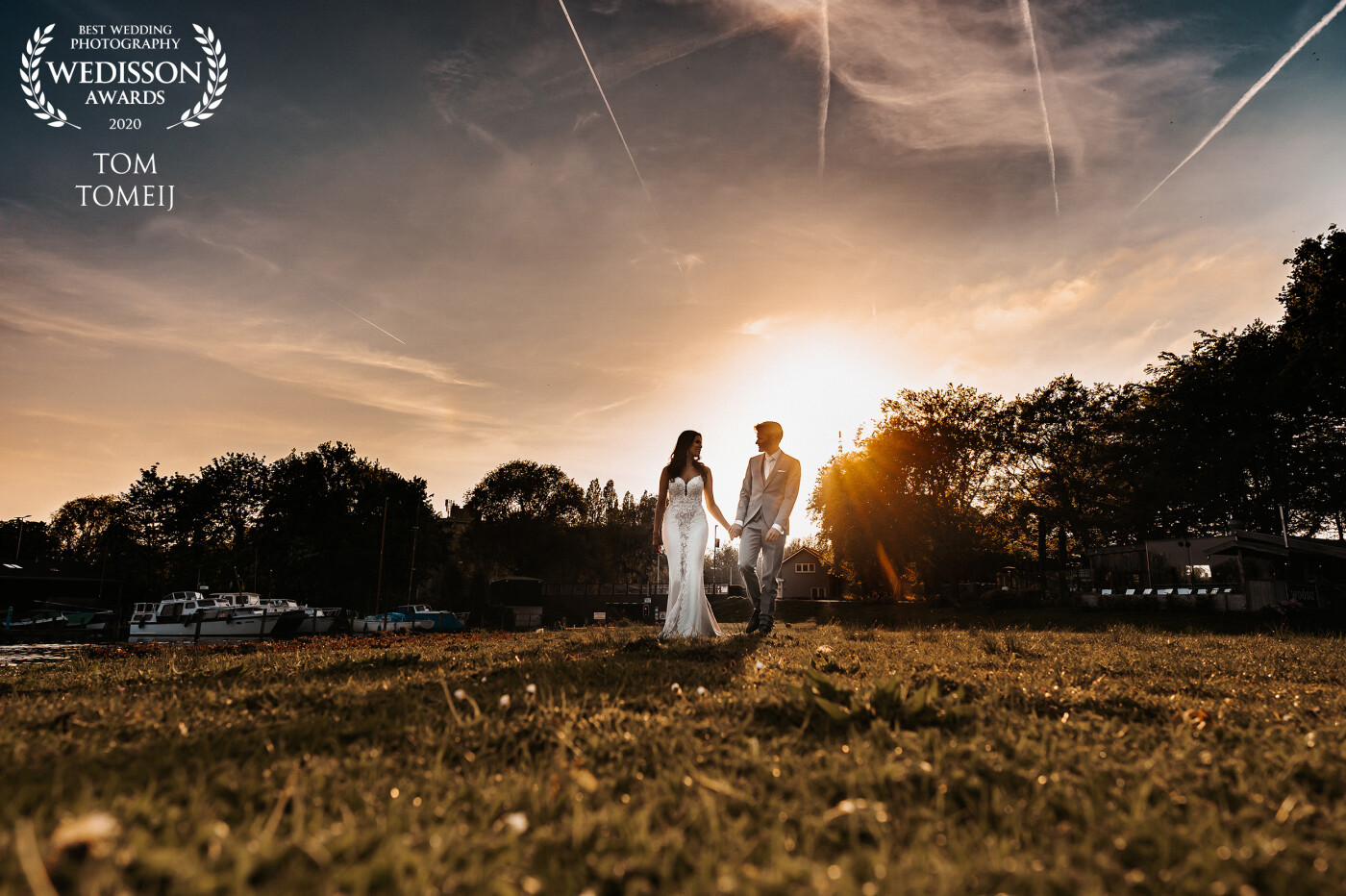 Sunset walk in our Woods in Rotterdam called Kralingse Bos. I find it always a relaxing way to off a photoshoot. Make the couple feel at ease. Creating an unconventional atmosphere for the rest of the shoot. 