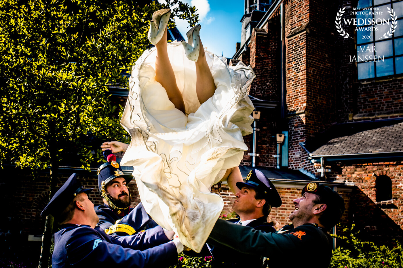 I ask the real man from the army to trow the bride high into the sky. I love the way the wedding dress looks in this photo. And I love that we can see the groom's face. 