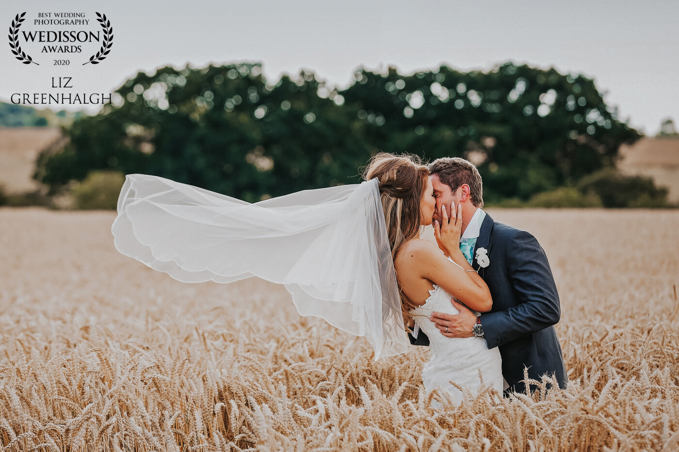 Katie and Chris had the most beautiful barn wedding in the English Countryside. The Thatch Barn is surrounded by gorgeous fields so we headed into the corn.