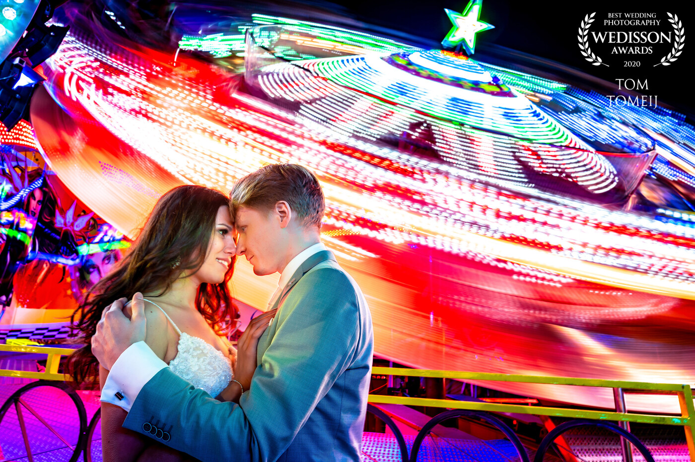 A photoshoot at a funfair was their wish. Of course for us, photographers, plenty of decor for exclusive wedding photography.  Besides, that was a lot of fun...We did all sorts of attractions and laughed out loud. I would love to come back sometimes!