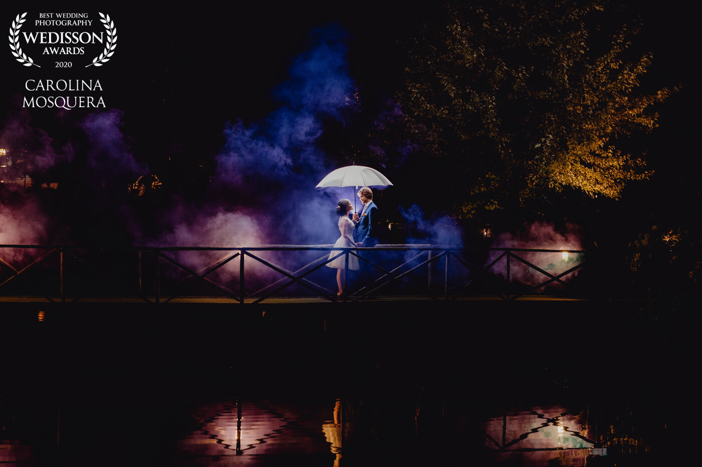 The couple Soetkin and Wim had a beautiful wedding day last year...The bridge was perfect to experiment with smoke bombs and backlights... 