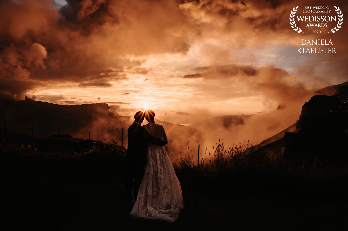 „From sunrise till sunset with you.“ What a wonderful sunset mood of a mountain wedding day on top of Männlichen whit a view that tells everything about this lovely and gorgeous couple!