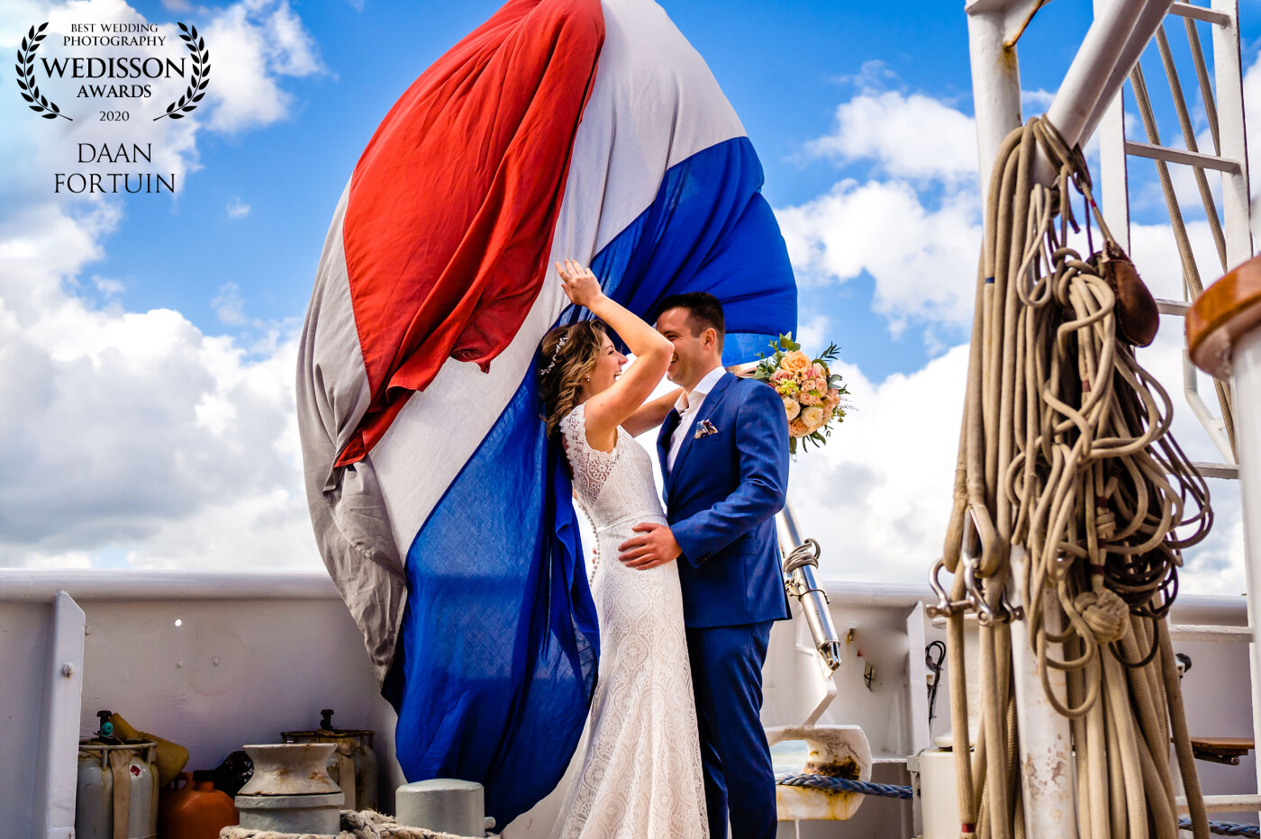 During the photoshoot, we were invited on board of the Eendracht, a large sailing ship lying in the port of Rotterdam...Funny to see how many doors open for you when you are wearing wedding clothes :) Oh yeah!  and thanks wind;) you finished it.