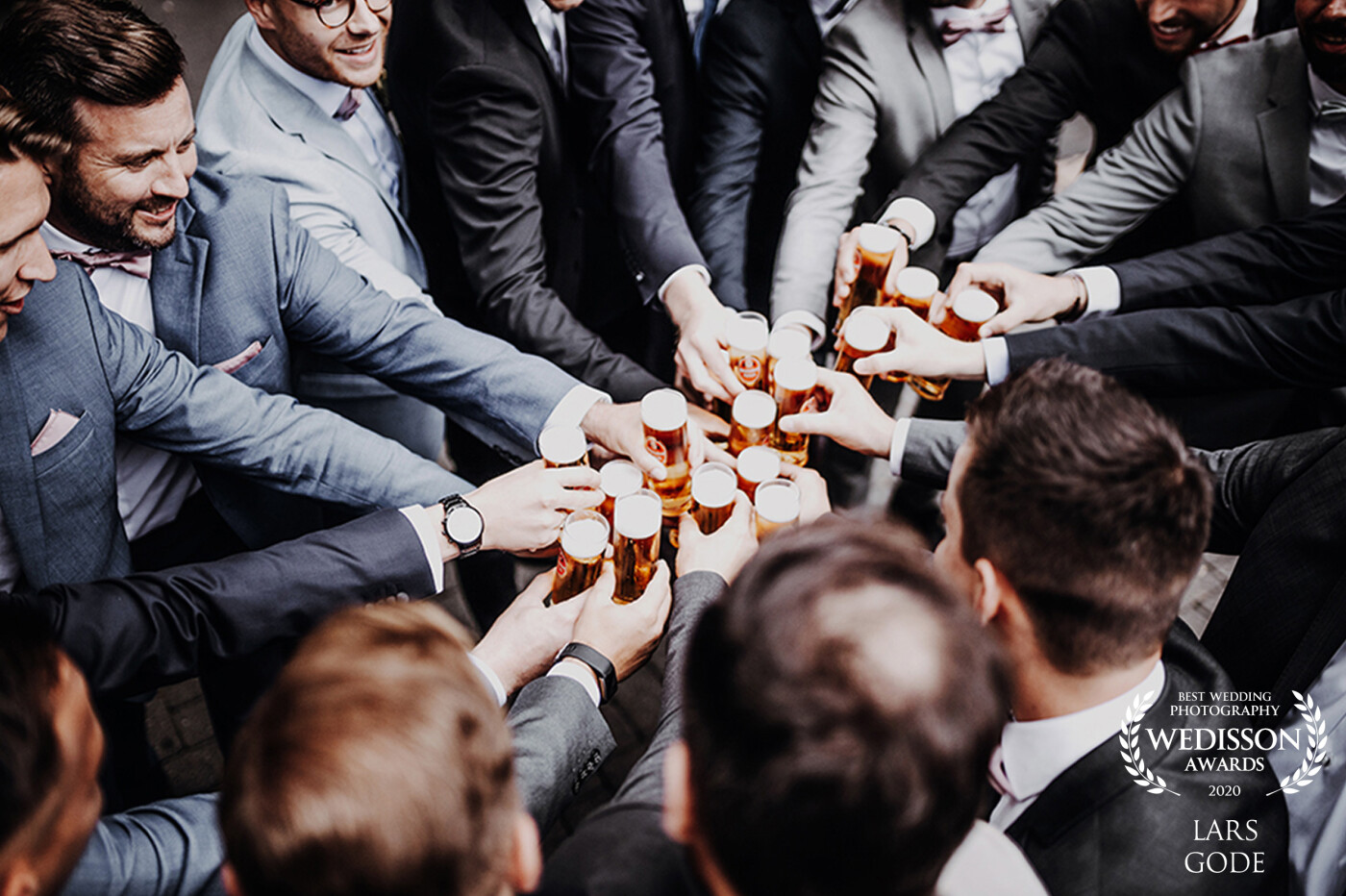 It was the first time after the corona-lockdown that a wedding couple could join a party with 50 people. Especially in Cologne, it was time to toast with a beer called "Kölsch". 