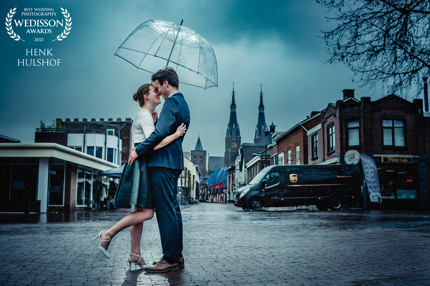 this shot was taken last week, with this wonderful couple! This was right after the wedding ceremony in Cuijk (Netherlands). <br />
I gave the couple an umbrella because the drizzle still hasn't stopped