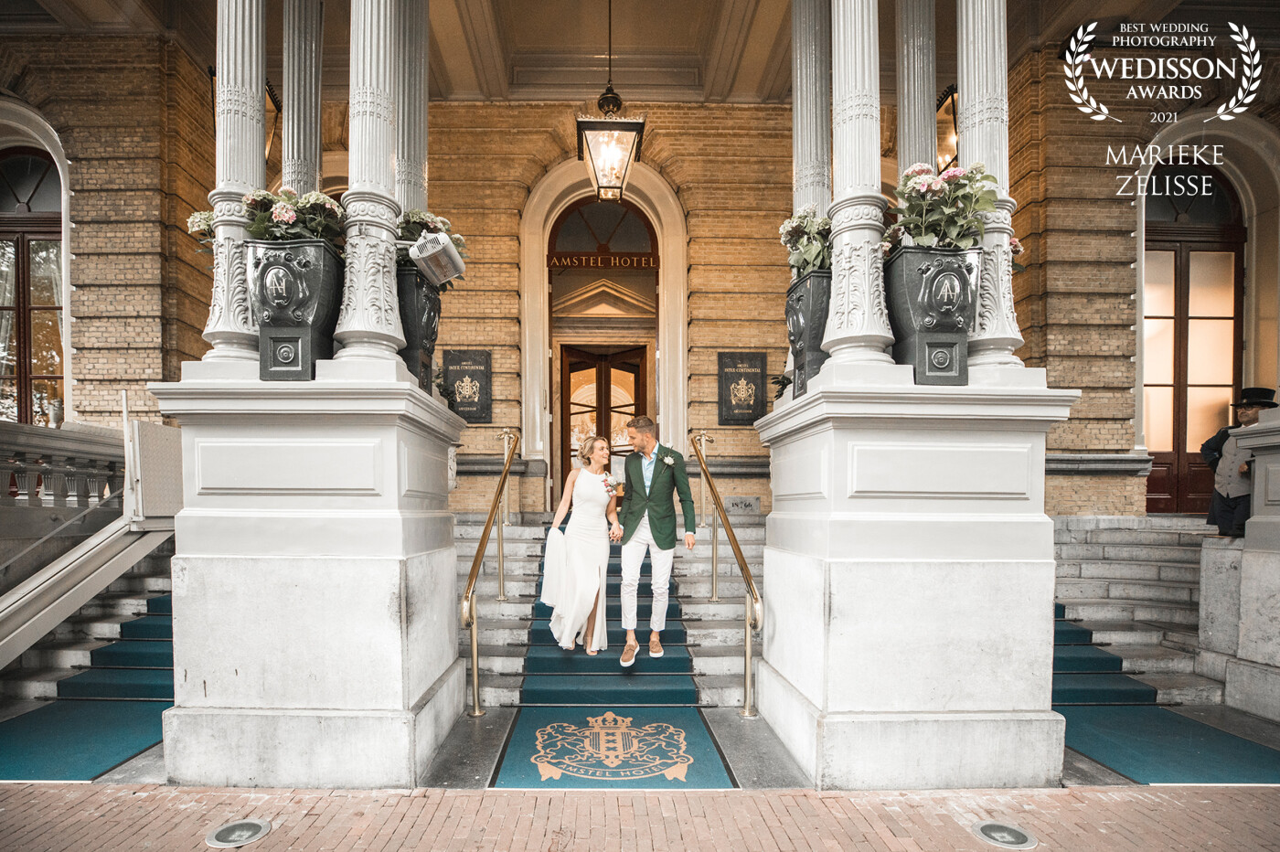 On their way to their wedding party, they step out of the beautiful Amstel Hotel! In the beautiful hotel in Amsterdam, they had a little touch up. 