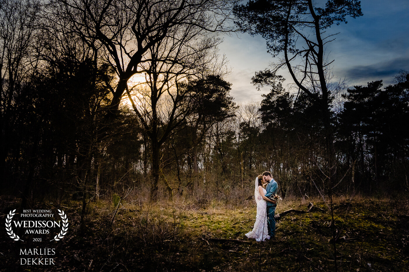 A winterwedding with the nicest temperatures possible :) The moment the sun shows itselve behind the trees and the sound of silence in the forest.