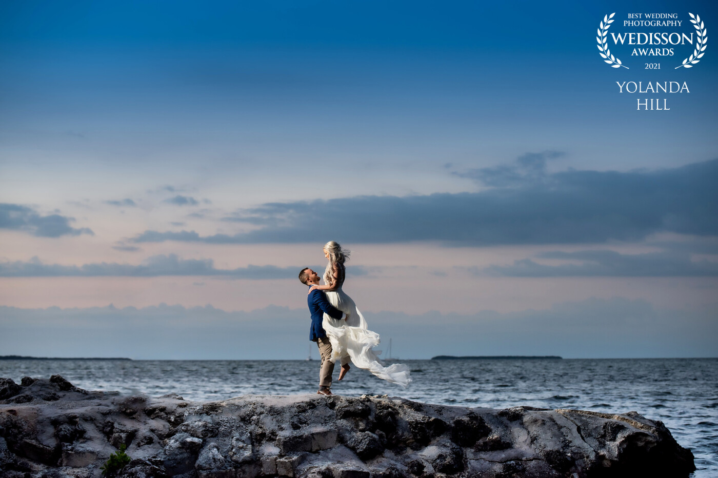 Morgan and Nick had a small intimate wedding in the beautiful Florida Keys. Their first dance had this lift and I thought, let's create an image to remember that moment forever. 