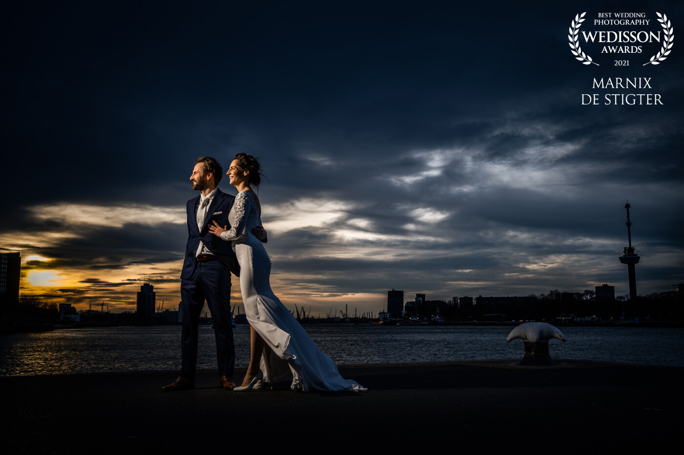 After a beautiful day, this was the perfect place for an ending shoot of the day in their beloved city of Rotterdam. Adding a flash added the extra pop in the image:)