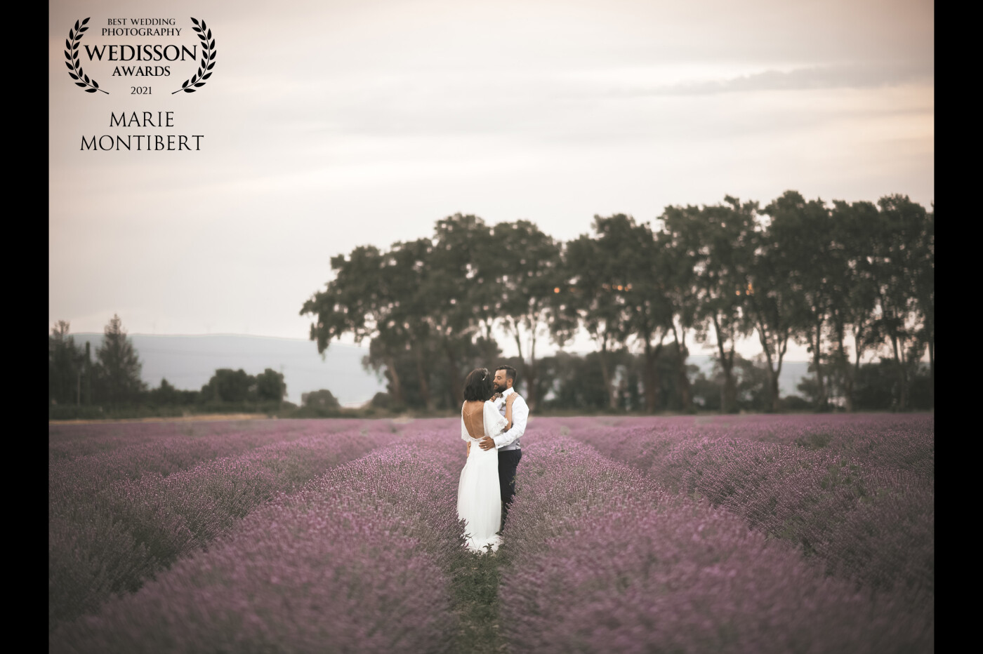 A field of lavender and two lovers for a beautiful end of the afternoon. Before COVID or not, nature is still beautiful and full of surprise. We let the idea to shoot in lavenders but finally someone found one, we jumped into the car and enjoy the sunset in this pleasant place.