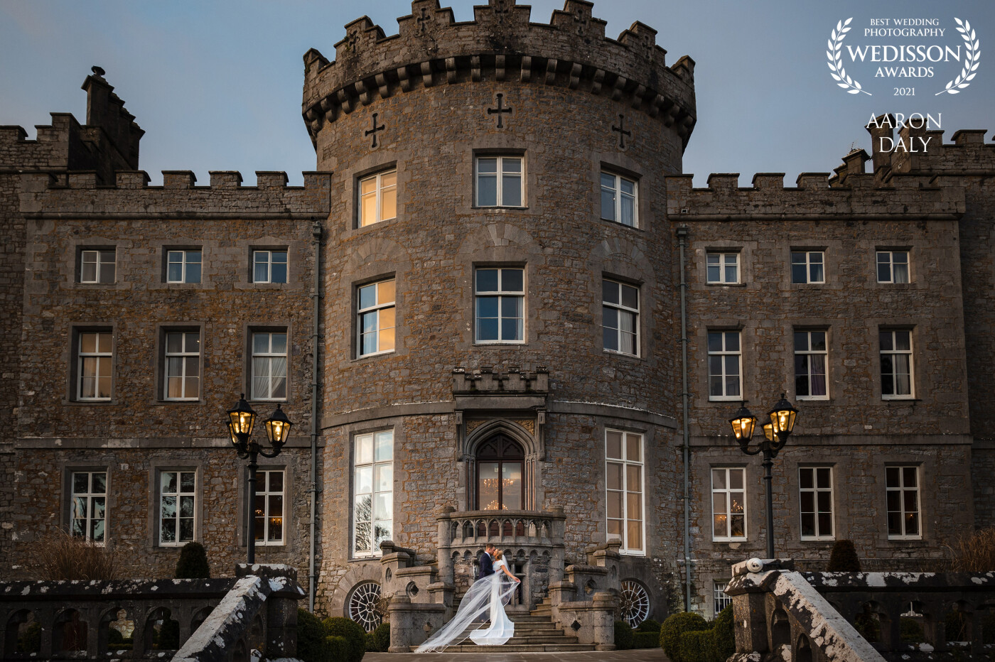 Sharon & Jonathans Irish castle wedding in December 2020 was simply amazing. Despite the restrictions they went ahead,  celebrated at Markree Castle in County Sligo and were rewarded with sunshine and spectacular backdrops for their wedding day. 