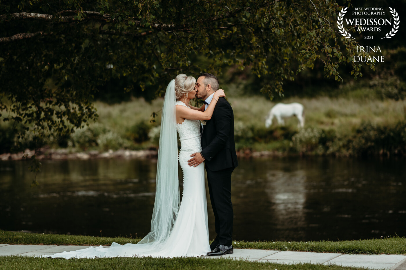 Everything came together: a great couple, amazing weather, and a location with a unicorn in the background. Inistioge in County Kilkenny is a perfect backdrop for weddings.  