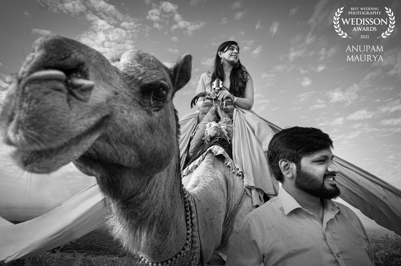 We call this picture - Triangle of Smiles. Jay & Hitali's couple shoot had many gems and this is surely one of our favorites. This was a beautiful moment in the desert. 