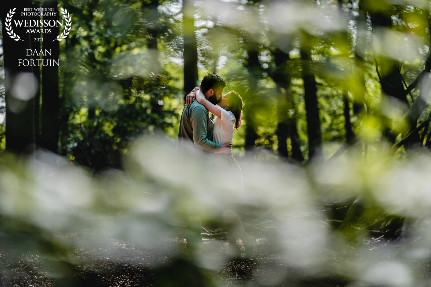 For this pre wedding shoot we started out in the woods.The light was amazing.Love to play around with some front or background blur...