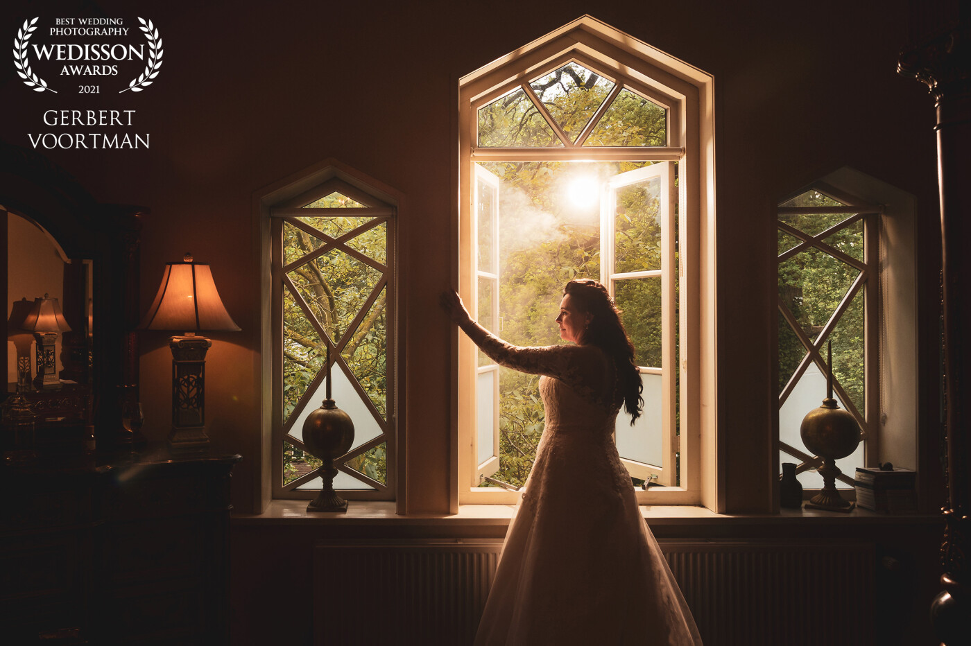 The bride at the bridalroom. A lovestory from the book. A lovely day and a great weddingshoot at the fantastic location at Huis de Voorst in Eefde Netherlands