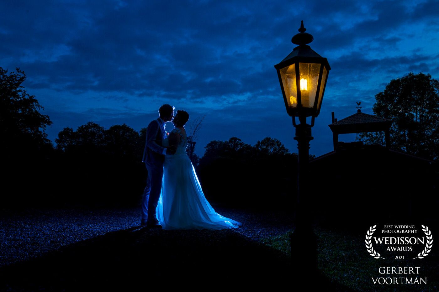 After a great great weddingday at Het Rheins in Enter, the Netherlands, we had a blue hour and take the opertunity to create a special shot with some flashes while all guest where watching. Anne-Marie and Martijn, thanks a lot, you're amazing people!