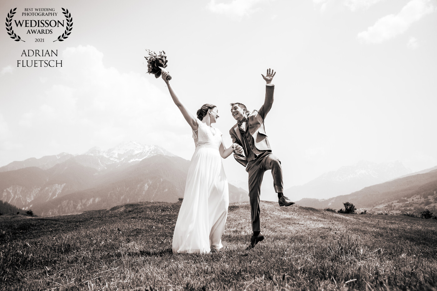 I am often asked by the bridal couple how such a bridal couple shoot works for me. Then I always answer: "Above all, a photo shoot with the bride and groom has to be fun."<br />
This photo shows this exactly.