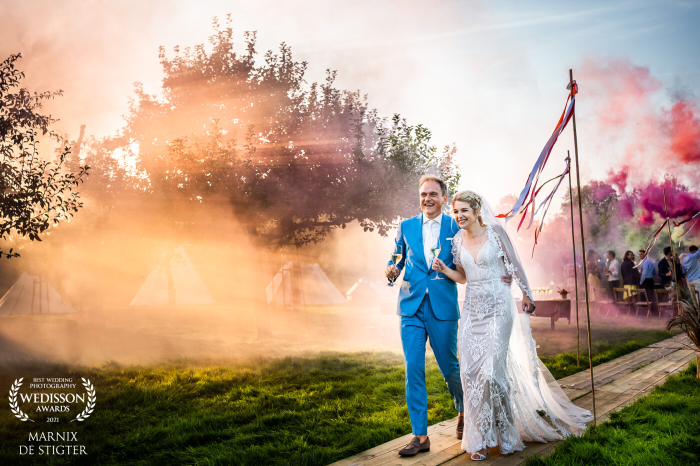 The ceremony of this festival styled wedding ended with the guests lighting flare while the wedding couple walked off. The low sunlight and the wind in the right direction created a perfect background to capture this moment.