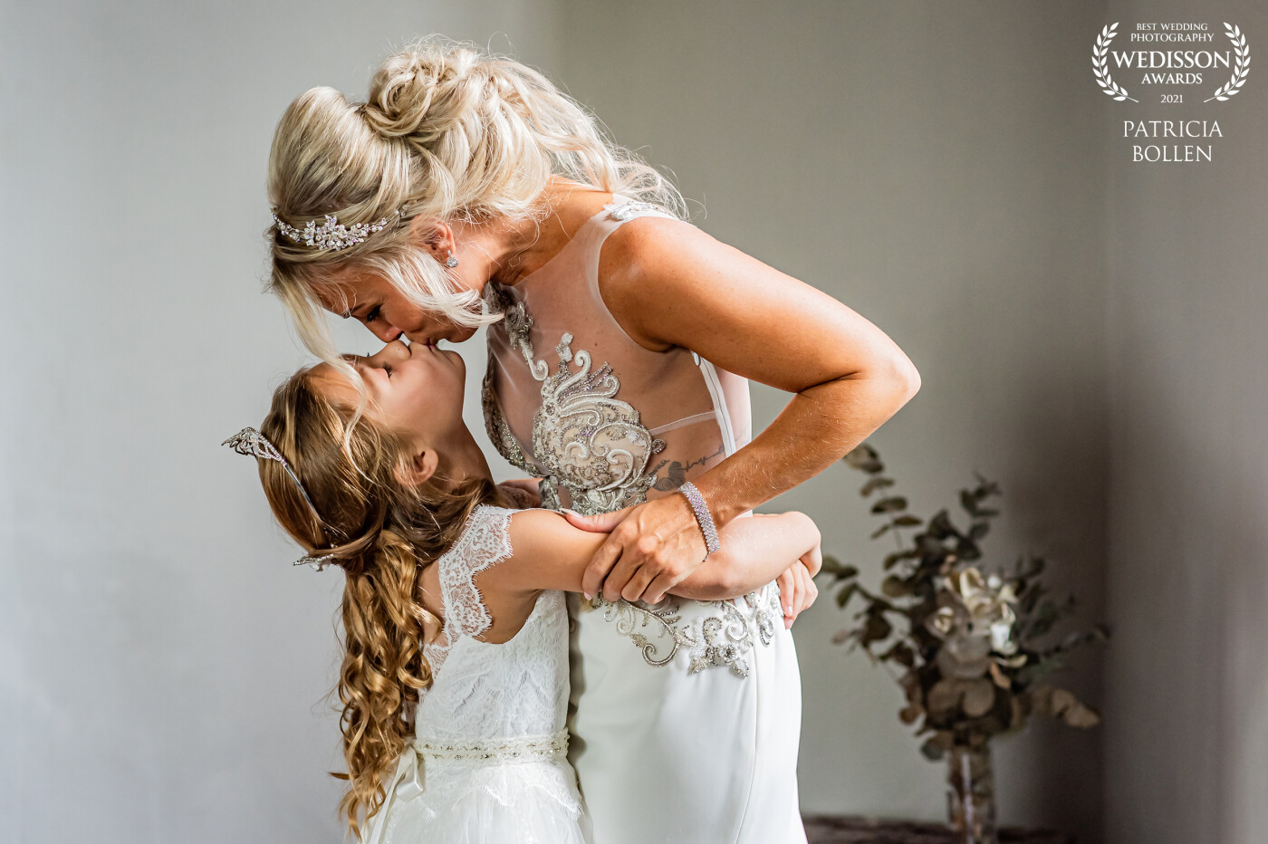 I shot this wonderful moment between mother and daughter at the first look. The wedding took place at Slot Moermond, Renesse, Holland.