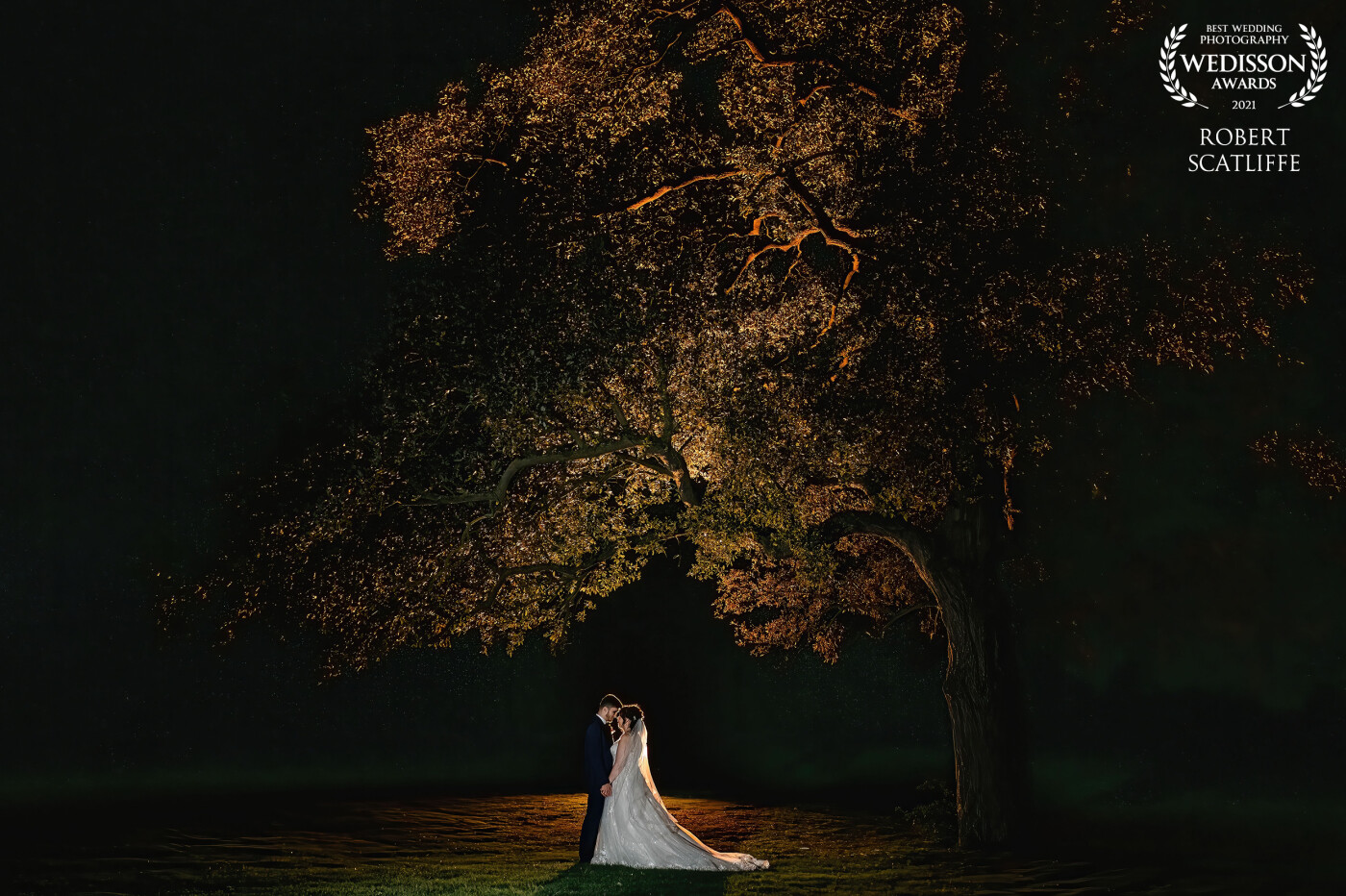 Laura & Aaron were keen to break away from their guests & help create some stunning night time shots to remember, I had my eye on this tree during the day & knew it would work perfectly for this shot !