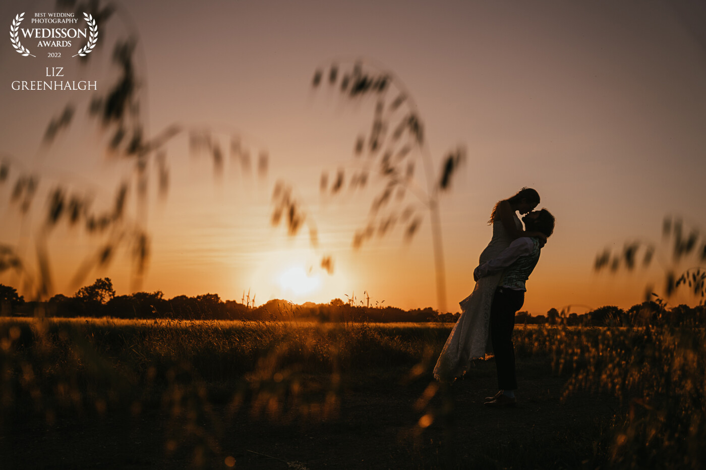 Using the fields at sunset was always on the cards for this farm wedding. Particularly when your parents own the farm and Thatch Barn where the wedding was held
