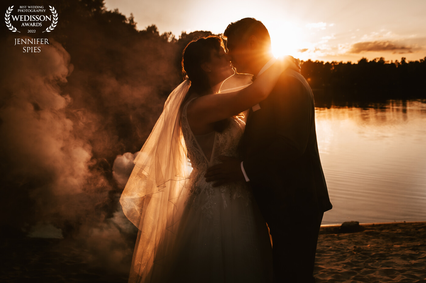 It was such a wunderful romantic moment during a wedding shoot. Added to this was this wonderful setting and the beautiful golden light of the sunset.