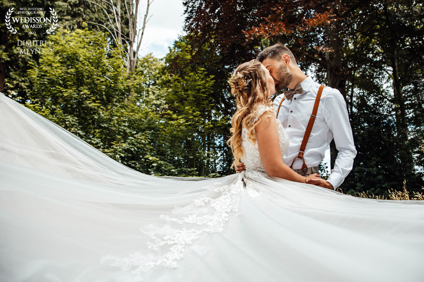 Sara and Jonas...their marriage was like a fairy tale. Everything went according to plan. A beautiful sunny day, a very nice location for the photo shoot, a very nice ceremony and a wonderful party to finish! With now two awards, their story is complete!