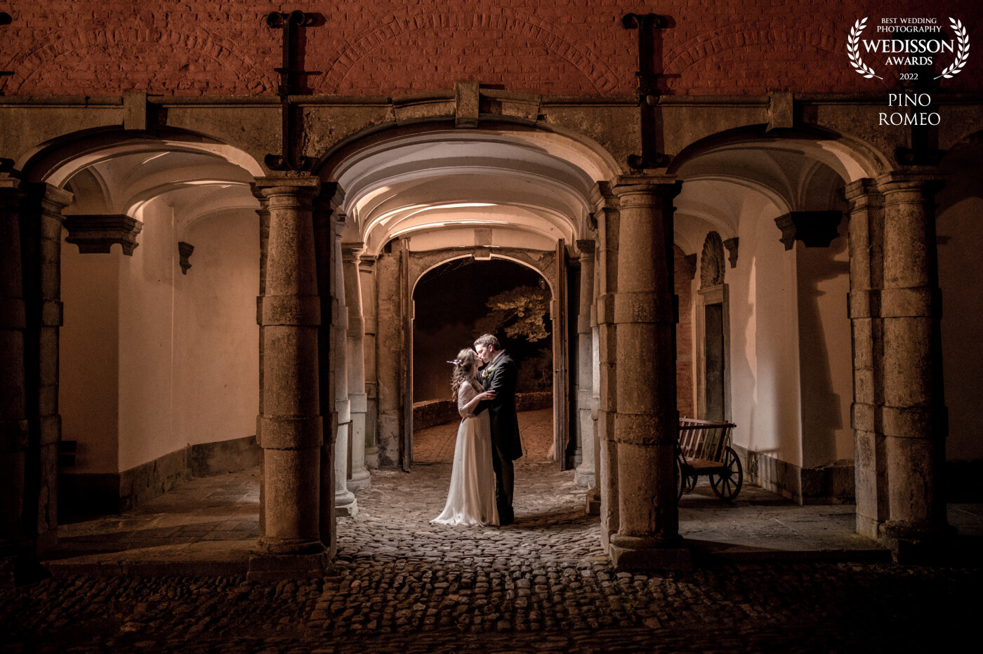 During the dance, Delphine and Jean-François spend some time alone and enjoy the calm of the Château de Lavaux-Sainte-Anne.  This place is one of the most beautiful wedding venues in Belgium.