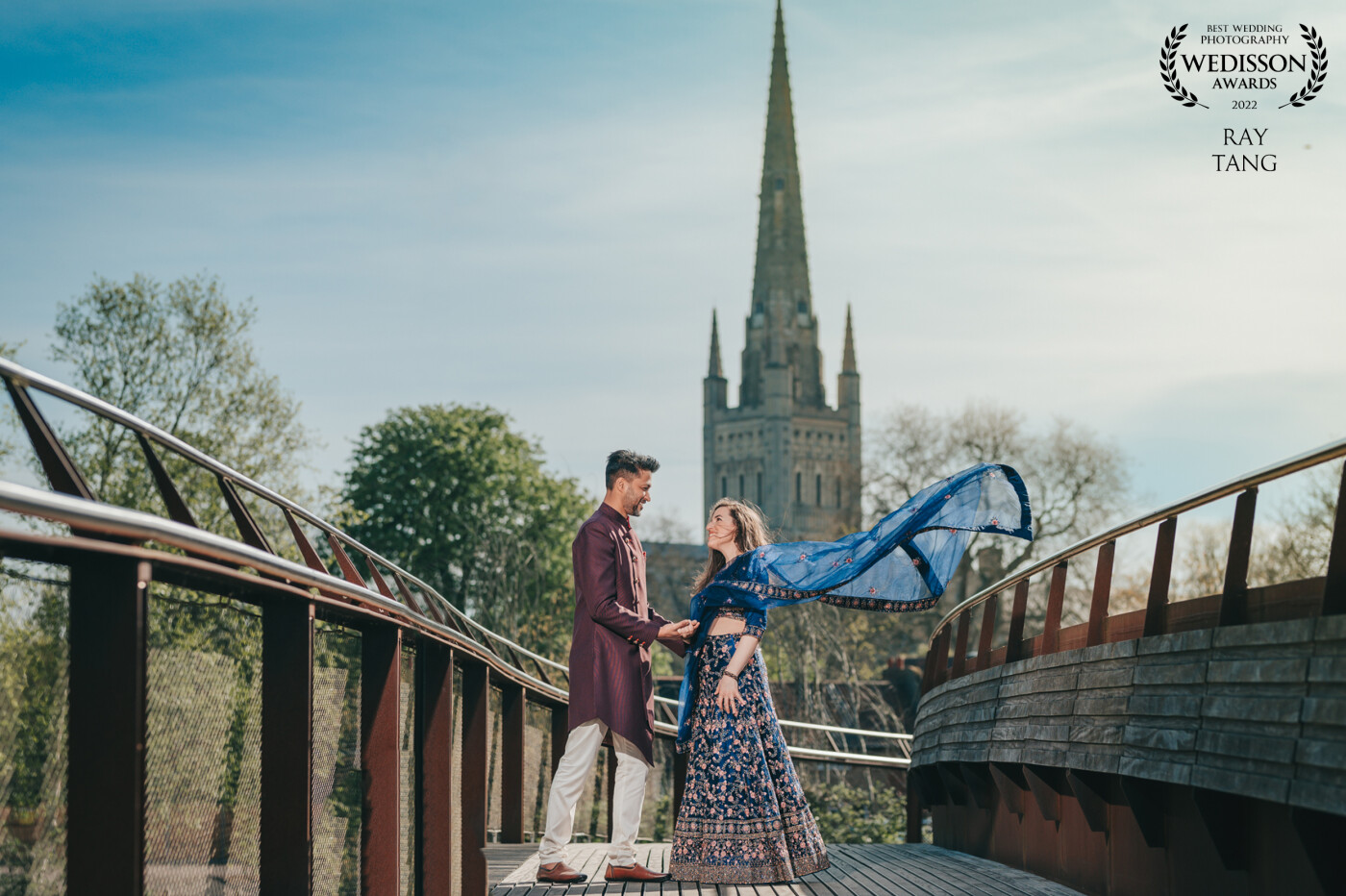 One of my favourite go to spots in Norwich, UK. When our couple wanted to capture something that represents Norwich City,  what can be better than the Norwich Cathedral and the Jarrold Bridge!