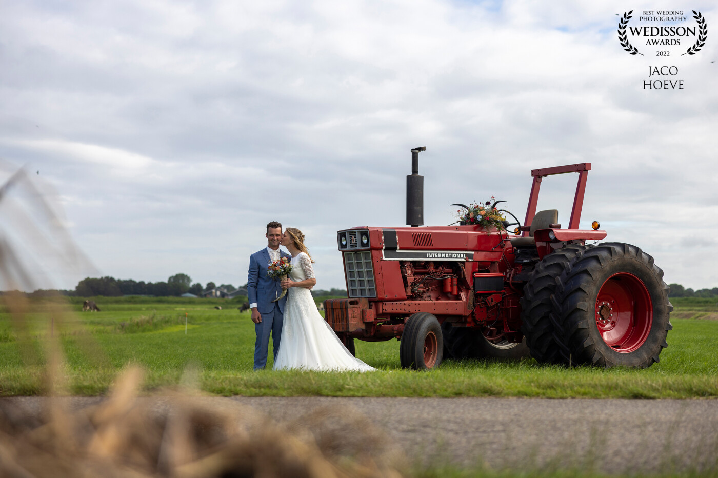 On a summer day we took this spherical photo on their dream day.<br />
The tractor, a special International, combines beautifully with the background colors of this photo.