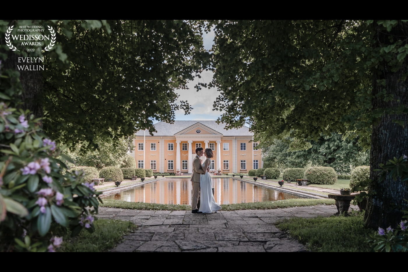 This elopement was the choice by the couple, and they brought their baby with them. As soon as I knew where the ceremony would take place I knew this park would be the perfect spot for portraits. And the framing for me goosebumps! Stunning couple in a beautiful setting!