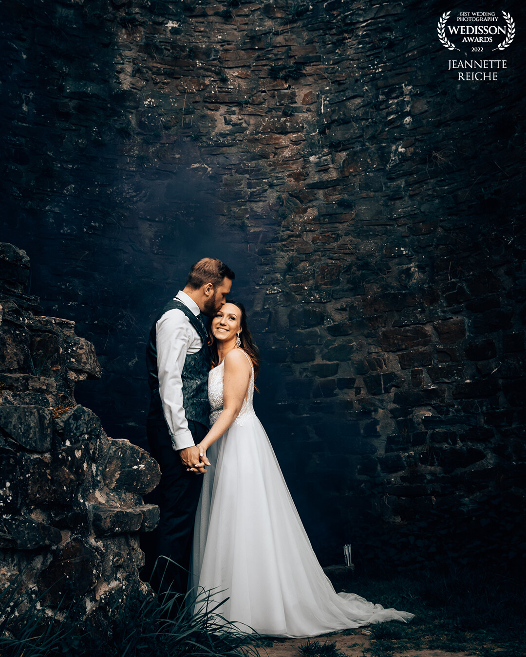 For the after-wedding shoot, I was in a castle ruin with the bridal couple. I always think it's nice when unusual locations can be found for the shoots.