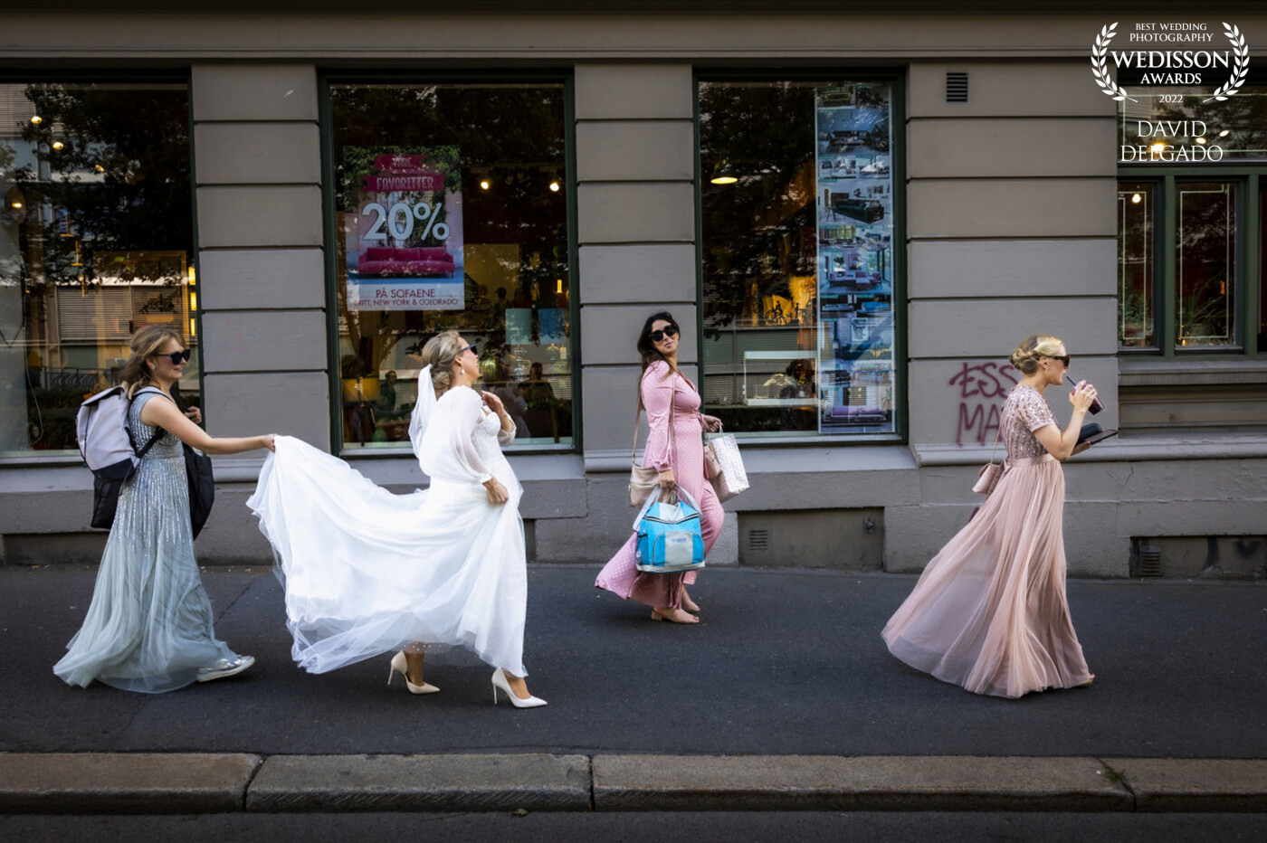 Dear Beauties - Maria and her beautiful friends walking through the streets of Oslo heading to one of the most emblematic parks in the city and meeting her future husband. The first look is waiting!